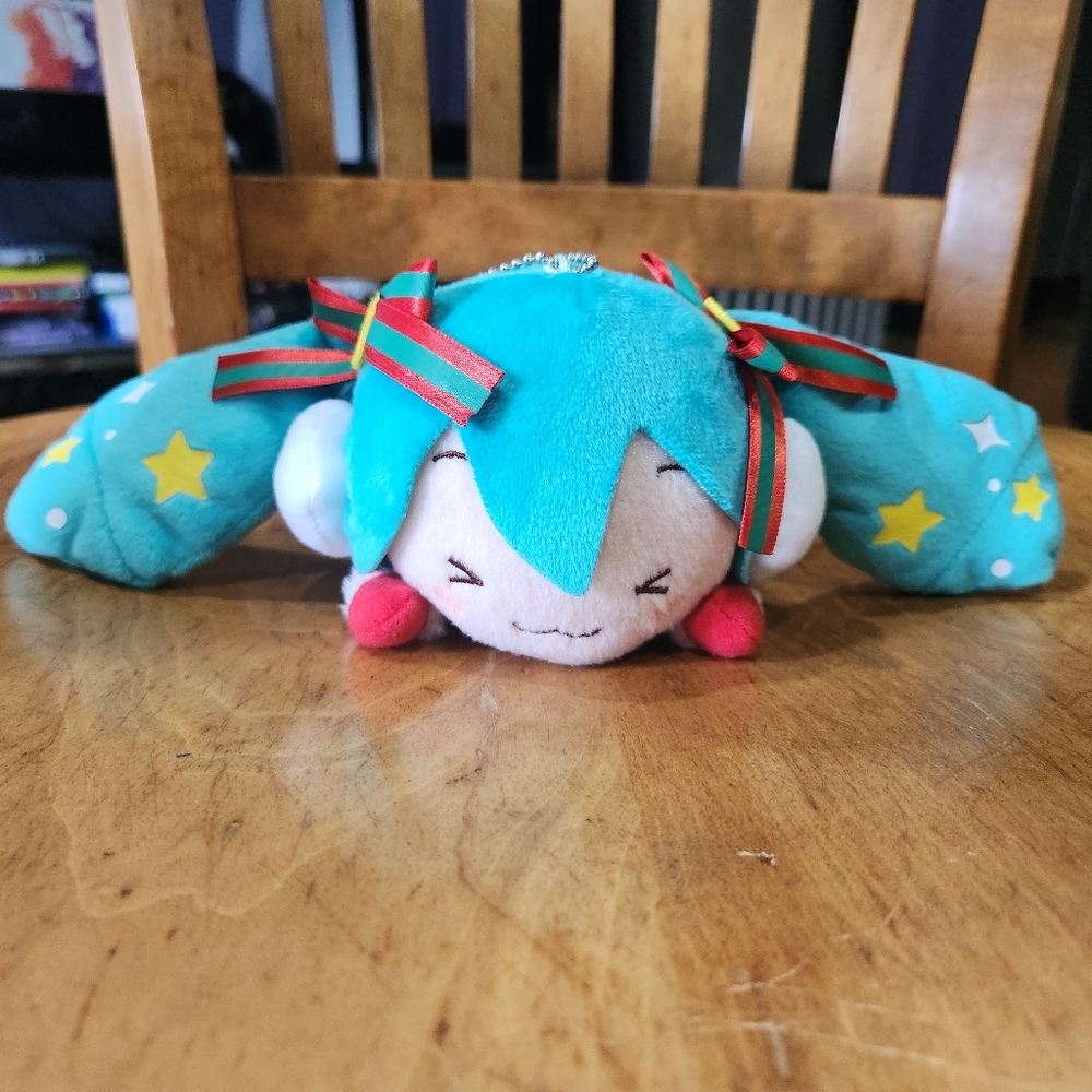 2019 Christmas Laying Miku Hatsune Vocaloid Plush Keychain - Picture 3 of 12